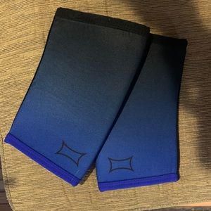 Brand new elbow sleeves for benching